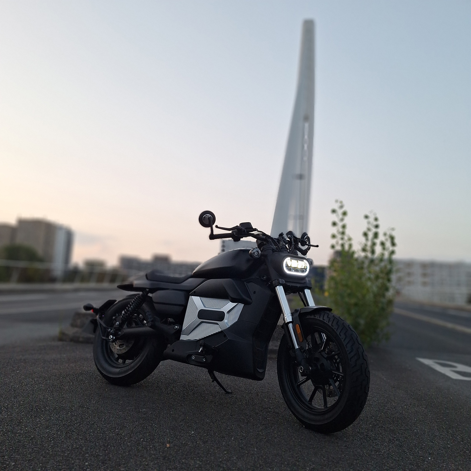 Moto électrique LYCKE Apache noir